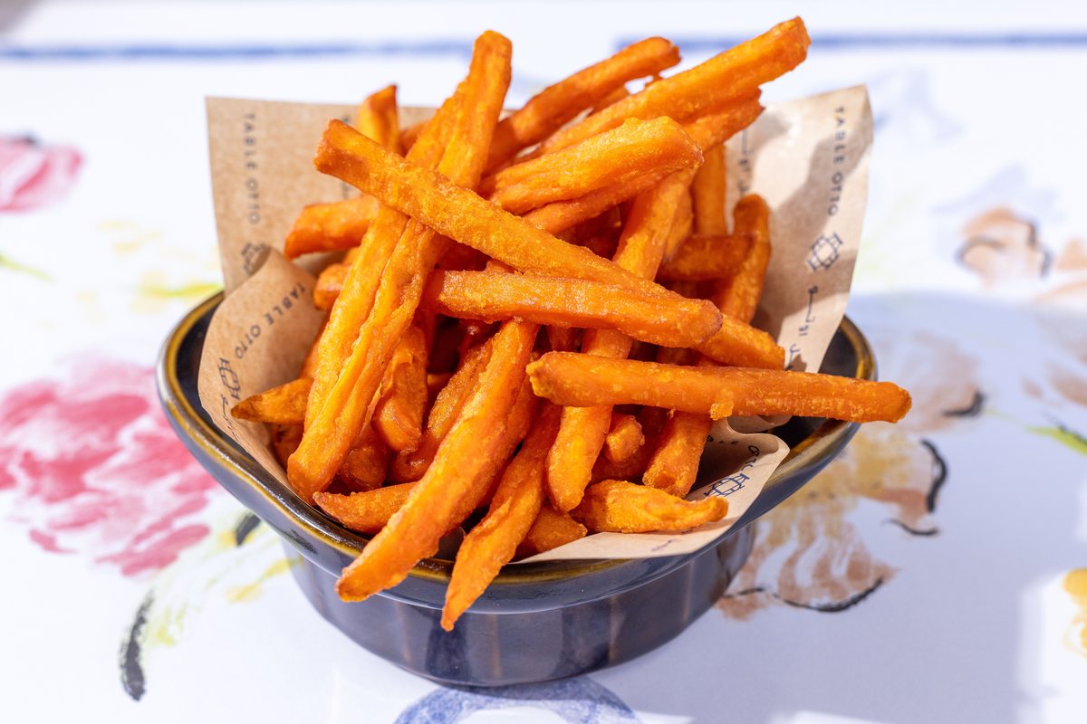 Extruded potato snacks and stackable chips
